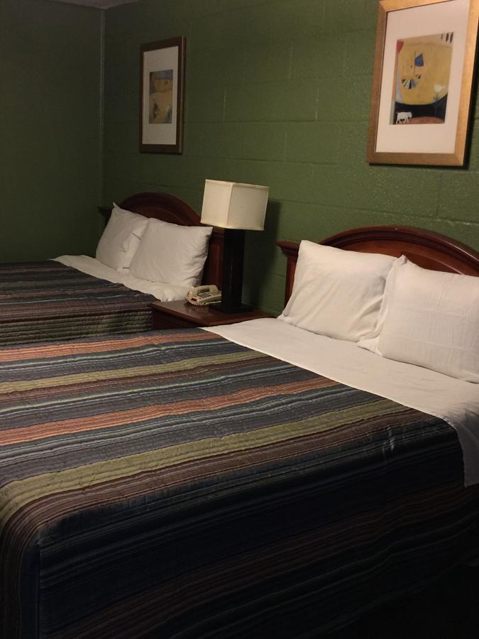 Hope Inn Lenox 외부 사진